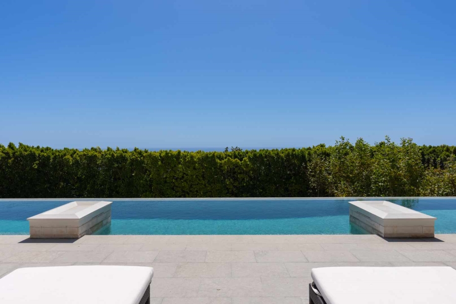 7 Bedroom Property for Sale in Fresnaye Western Cape